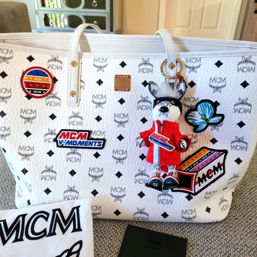 MCM Moments Anya Tote w/Bunny Charm
